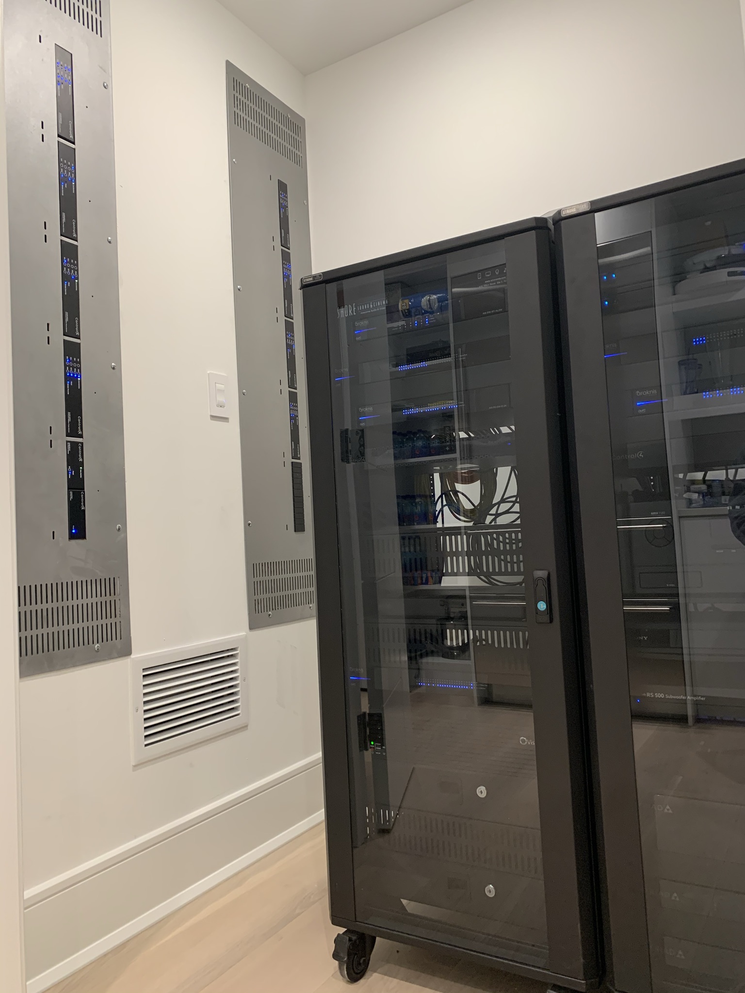 Structured wiring and equipment rack for a reliable connected home network